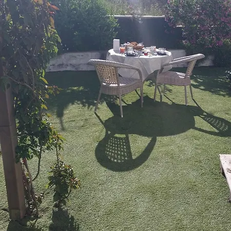 فندق مبيت وإفطار B&B Kusadasi *